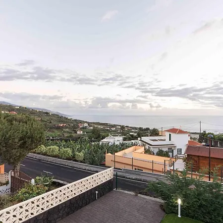 La Carmona House Holiday home *