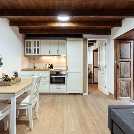 La Carmona House Holiday home Lodero